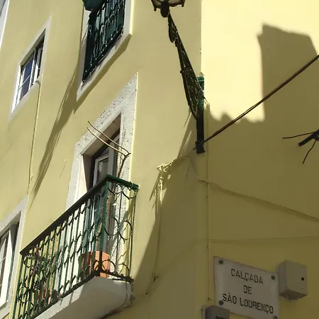 Casa Do Castelo 2- Work Or Relax In The Historic Heart Of Lisbon!-2