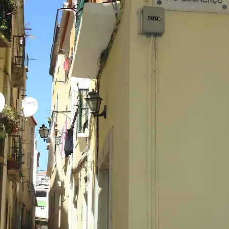 Casa Do Castelo 2- Work Or Relax In The Historic Heart Of Lisbon!-2