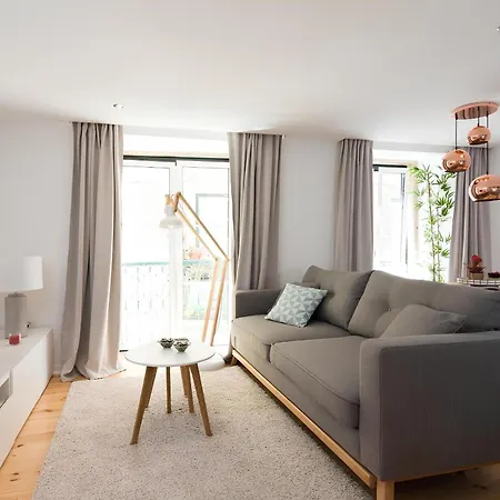 Casa Do Castelo 2- Work Or Relax In The Historic Heart Of Lisbon!-3